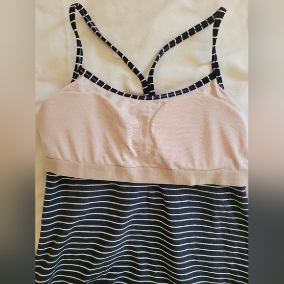 Lululemon Tank 8 - Picture 5 of 12